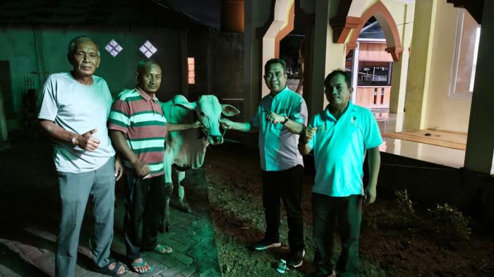 Relawan Topan 08 bersama Gubernur Sulawesi Utara Yulius Selvanus kurban