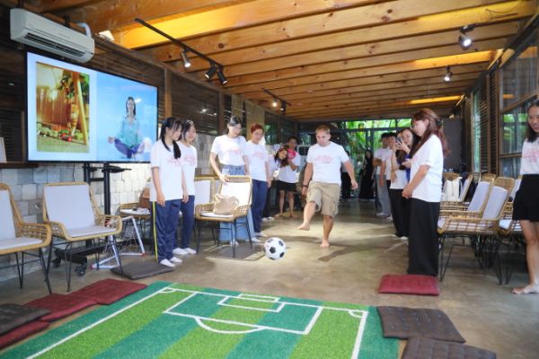 An activity in the 90’ interactive offline. Photo courtesy of Logitech