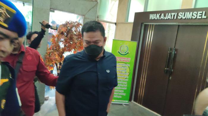 DITANGKAP : Wakil Bupati Pali inisial Iwan Tuaji  sudah sampai di Kejati Sumsel, Rabu (3/6/2026), sekitar pukul 16.15