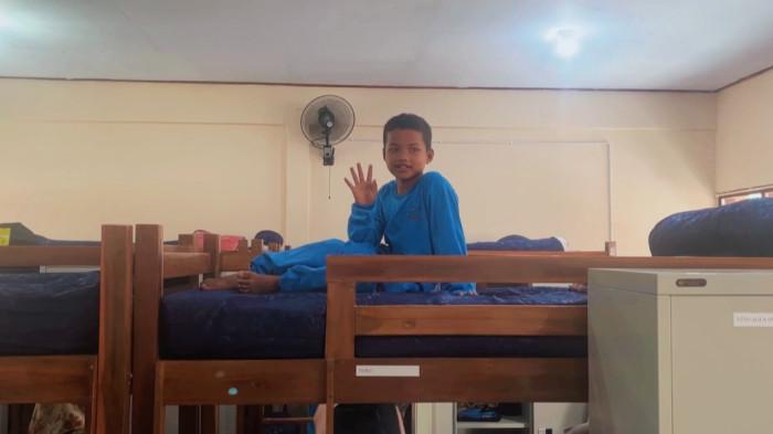 Naro (11) asal Pulau Sumatera yang ditemukan oleh pekerja