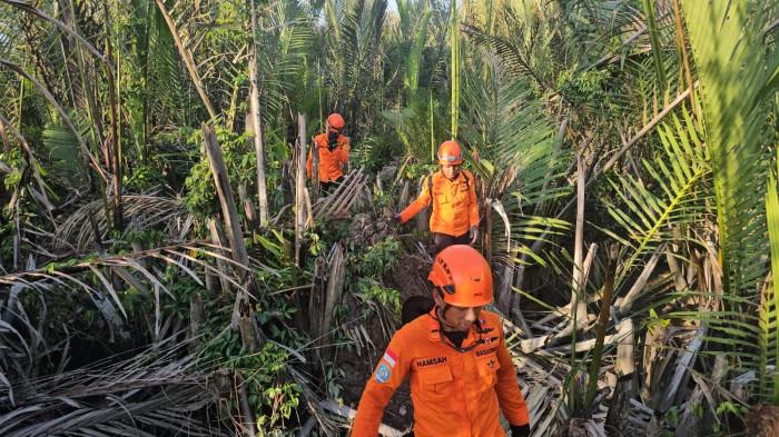 PENCARIAN - Personel Kantor SAR Tarakan saat melaksanakan pencarian di hari kedua menggunakan alat drone, Kamis (4/6/2026).