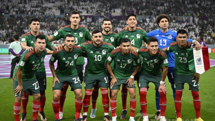 MEXICO TEAM (2022 ARCHIVE) - Mexican players pose before the Group C FIFA World Cup 2022 match between Saudi Arabia and Mexico at Lusail Stadium in Lusail, north of Doha on November 30, 2022.