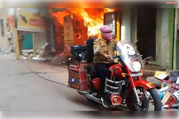   Massive fire in textile and shoe shops in Dhundhiktra, three fire tenders brought under control