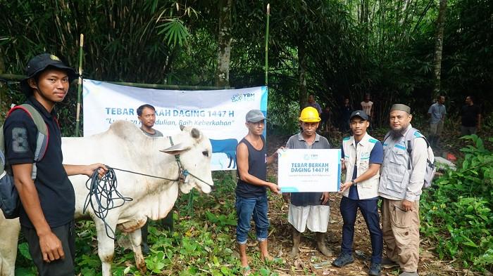 Penyerahan kurban di meratus 1