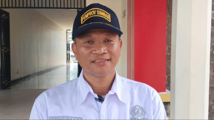 KARHUTLA SUMBAR- Kepala Dinas Kehutanan Provinsi Sumatera Barat, Ferdinal Asmin, memberikan keterangan kepada TribunPadang.com terkait kondisi kebakaran hutan dan lahan (karhutla) di Sumbar, Kamis (4/6/2026). Dinas Kehutanan mencatat kebakaran lahan mulai terjadi di kawasan Nagari Paninggahan, Kabupaten Solok, serta mengingatkan masyarakat untuk tidak membuka lahan dengan cara membakar selama musim kemarau.
