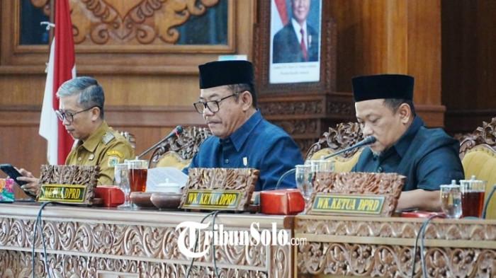 Rapat Paripurna dengan agenda Penyampaian Pemandangan Umum Fraksi terhadap Raperda Fasilitasi Pencegahan dan Pemberantasan Penyalahgunaan dan Peredaran Gelap Narkotika dan Prekursor Narkotika, Selasa (2/6/2026).