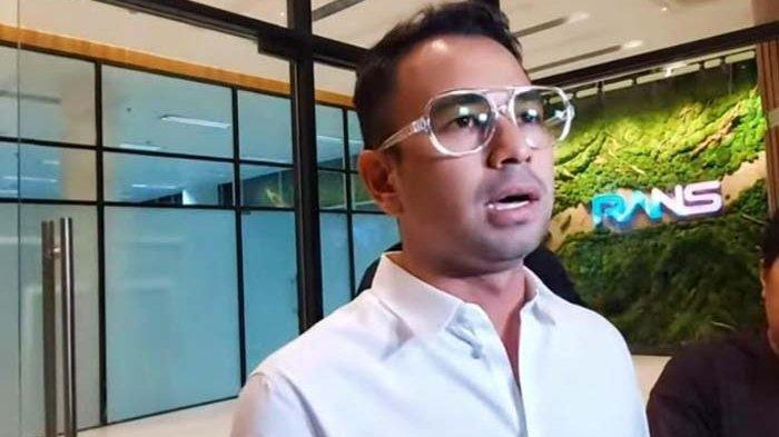 RAFFI TANGGAPI KABURAJADULU - Raffi Ahmad ketika ditemui di kantor Rans, di kawasan BSD, Tangerang Selatan, Kamis (1/2/2024) malam. Raffi banjir kritikan usai menanggapi hashtag KaburAjaDulu.