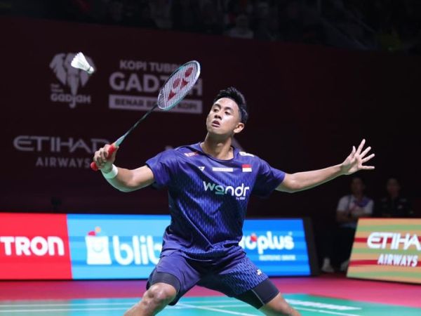 Pebulu tangkis tunggal putra Indonesia, Alwi Farhan, pada babak 16 besar Indonesia Open 2026 di Istora Senayan, Jakarta, Kamis (4/6/2026).