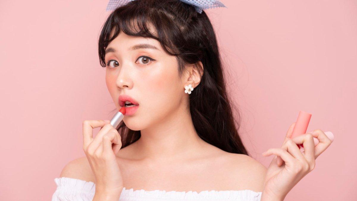 Tren blurry lips ini jadi tampilan favorit di kalangan idola dan selebritas Korea