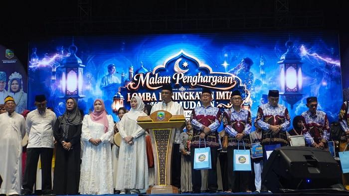 IMTAQ- Wakil Bupati Kotabaru, Syairi Mukhlis sampaikan sambutan pada penutupan lomba Peningkatan Imtaq Kepemudaan Kotabaru 2026 ,Rabu (3/6/2026) malam.  