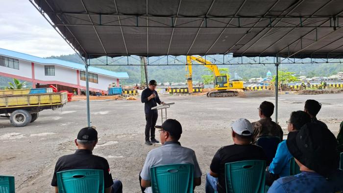 PELABUHAN TAHUN - Bupati Kabupaten Kepulauan Sangihe, Michael Thungari, menghadiri kegiatan pemancangan tiang pertama rehabilitasi fasilitas Pelabuhan Tahuna yang digelar di Pelabuhan Tahuna/ Jumat (5/6/2026).