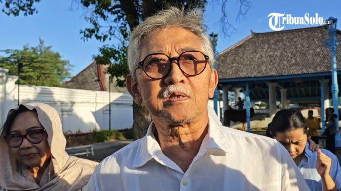 GREBEG BESAR - Pelaksana Keraton Solo KGPHPA Tedjowulan saat ditemui di Masjid Agung Keraton Solo, Selasa (26/5/2026). Tradisi Grebeg Besar Keraton Kasunanan Surakarta tahun 2026 dipastikan digelar dua kali di tanggal berbeda.