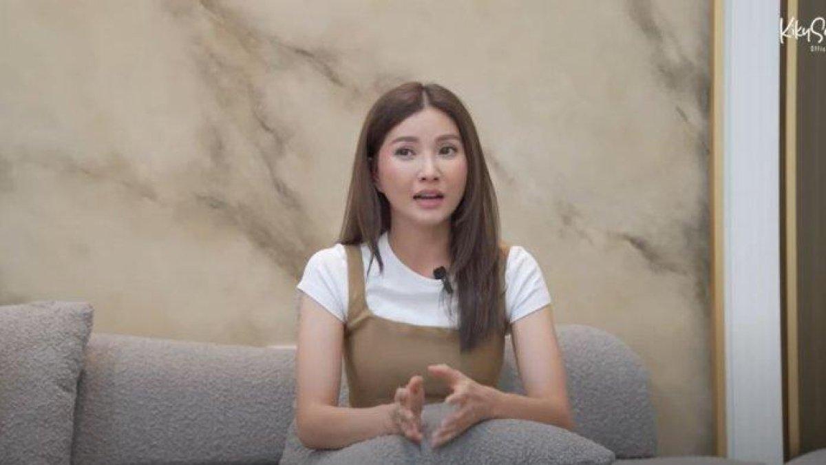Menurut Dino, kini masyarakat akhirnya memahami alasan di balik keputusannya memecat sosok yang diduga merupakan Sarwendah dari Cherrybelle beberapa tahun silam.