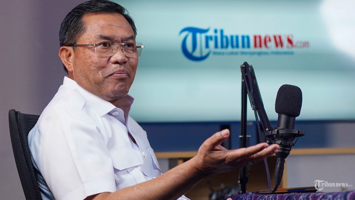 DICOPOT - Wakil Kepala Badan Gizi Nasional (BGN) Bidang Operasional Pemenuhan Gizi Soni Sanjaya saat berkunjung ke Tribunnews sekaligus menjalani podcast pada pukul 19.00 WIB, sesaat sebelum dicopot dari jabatannya, Selasa (2/6/2026). Dalam podcast itu, Soni sempat menjelaskan sejumlah upaya BGN mengoptimalkan pengoperasian Program Makan Bergizi Gratis (MBG) sehingga program berjalan maksimal. TRIBUNNEWS/AKBAR PERMANA