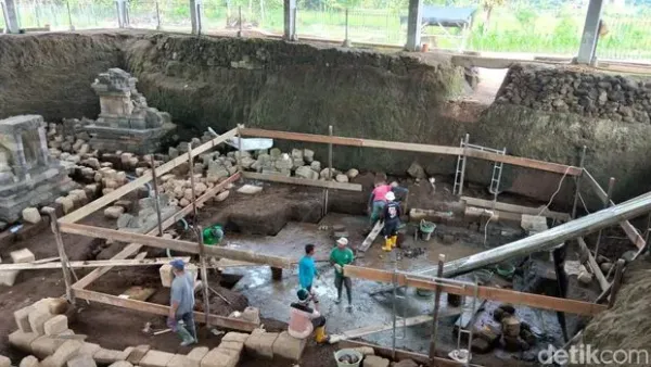 Proses pemugaran Candi Losari, Desa Salam, Kecamatan Salam, Kabupaten Magelang, Kamis (4/6/2026).