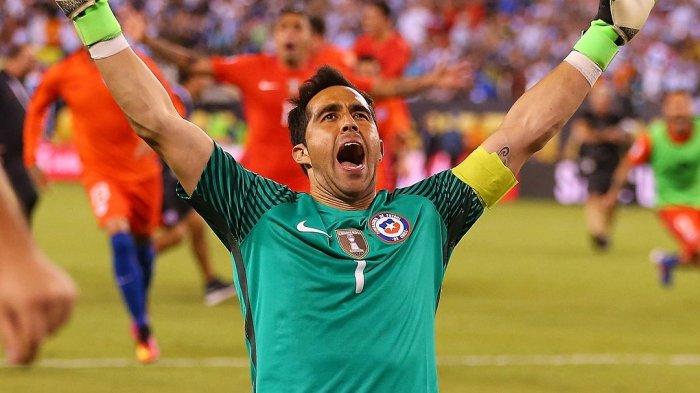 Claudio Bravo with Chile national team