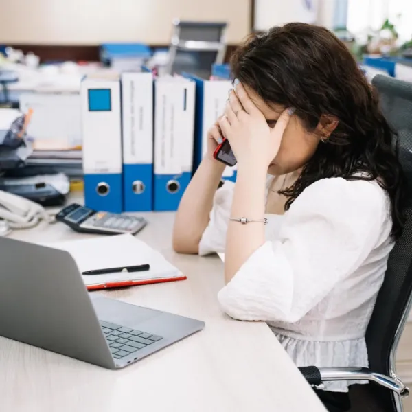 worker frustrated with the labor market