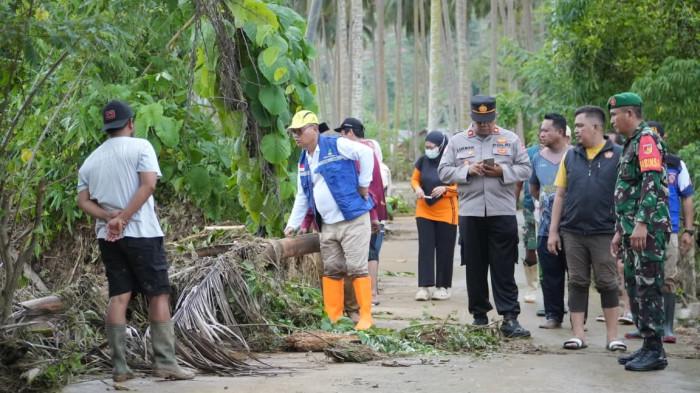 BANJIR - Bupati Gorontalo Utara, Thariq Modanggu saat meninjau lokasi pascaBanjir di Kecamatan Biau, Kabupaten Gorontalo Utara, Provinsi Gorontalo.