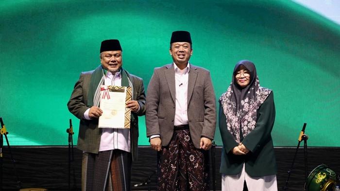 Nusron Wahid, mengajak para santri untuk tidak hanya menjadi penerus