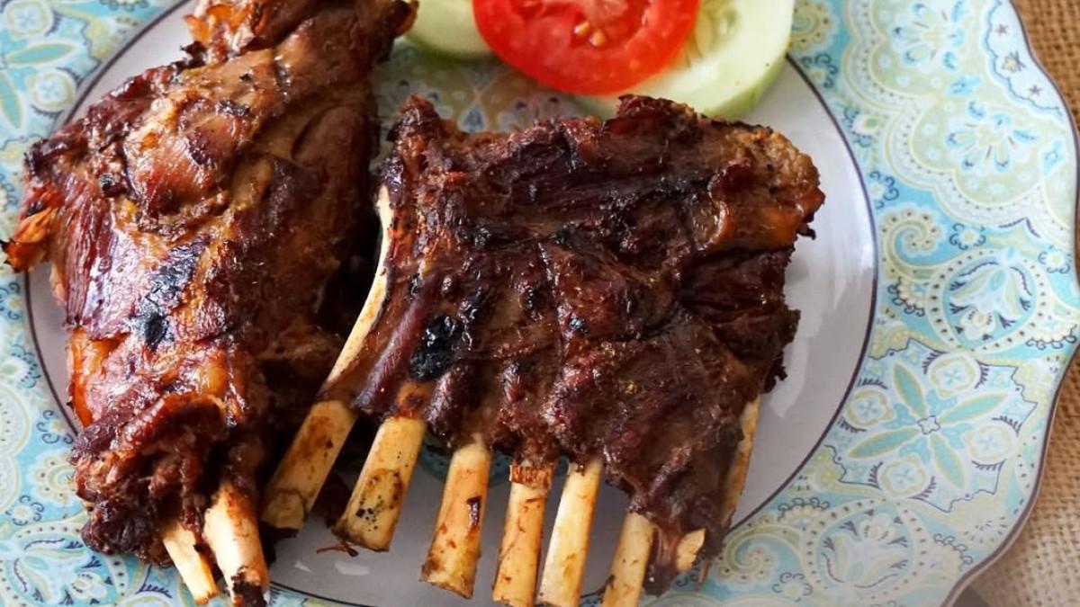 DEPOT AMPEL - satu tempat makan dekat Stasiun Gubeng Surabaya yang wajib dicoba.