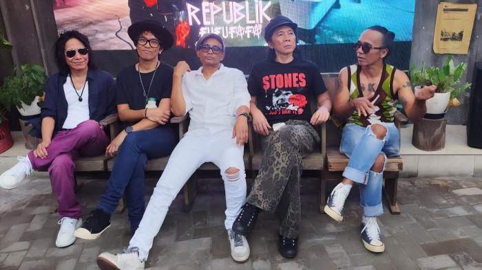 ALBUM SLANK - Grup band Slank di Potlot, Jakarta Selatan, Jumat (5/6/2026). Mereka merilis album baru 'Republik Fufufafa'. Materi lagunya lagunya tentang kondisi Indonesia terkini.