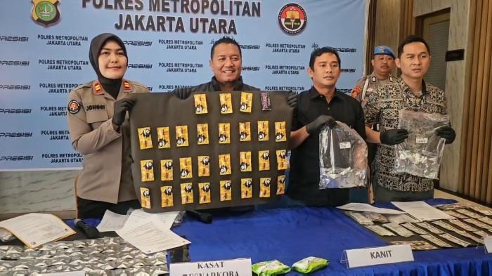 VAPE ETOMIDATE - Satuan Reserse Narkoba Polres Metro Jakarta Utara membongkar peredaran cartridge rokok elektronik atau vape yang mengandung etomidate senilai Rp 1,5 miliar.