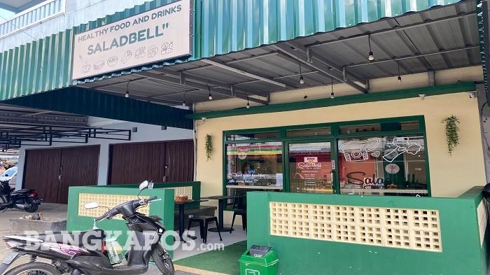 Tampak depan gerai Salad Sayur Bell, Jalan KH Abdul Hamid, Kota Pangkalpinang, Sabtu (6/6/2026).