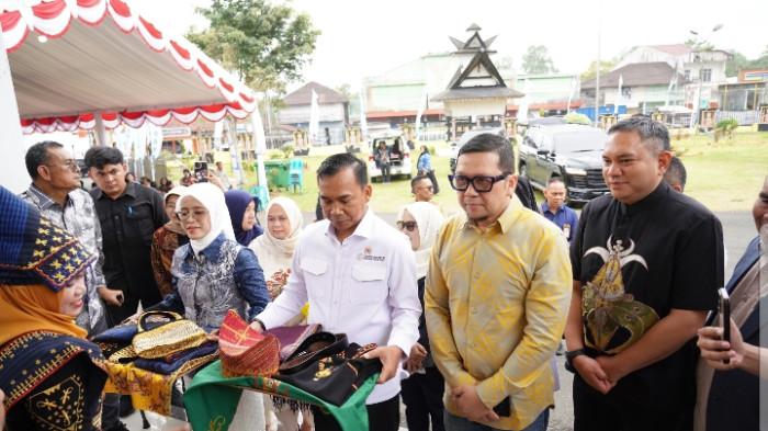 Menteri Kependudukan dan Pembangunan Keluarga/Kepala BKKBN RI, Dr. H. Wihaji, S.Ag., M.Pd., Anggota Komisi II DPR RI Ahmad Doli Kurnia Tandjung, didampingi Bupati Franc Bernhard Tumanggor, melakukan kunjungan kerja ke Kabupaten Dairi, Sumatera Utara, Kamis (4/6/2026).