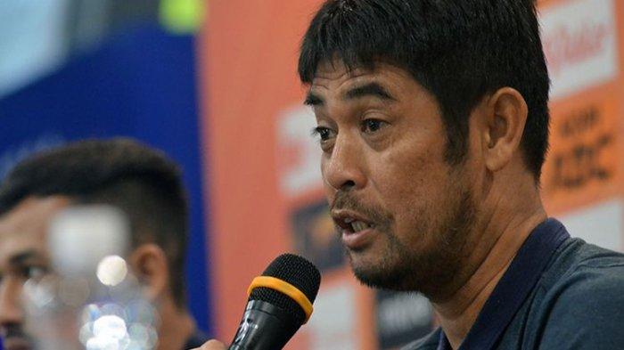 Potret Nil Maizar ketika menjadi pelatih Persela Lamongan.
