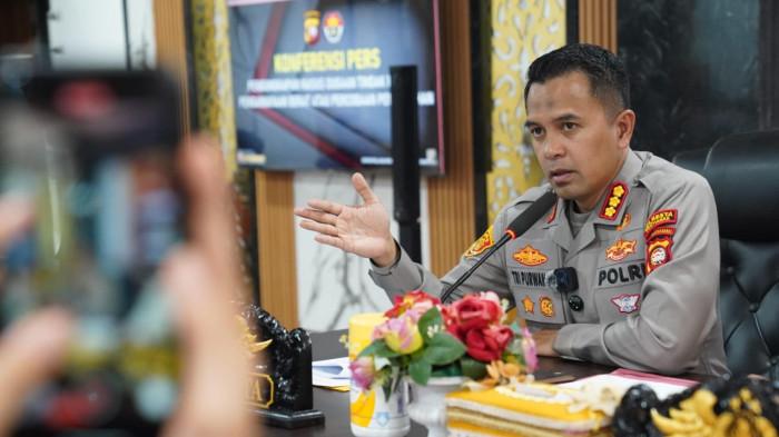 OKNUM POLISI PUNGLI - Kapolresta Pontianak Kombes Pol Endang Tri Purwanto saat menggelar rilis kasus di Mapolresta Pontianak, Jalan Gusti Johan Idrus, Kota Pontianak, Jumat 5 Juni 2026. Kombes Pol Endang minta maaf soal anggotanya yang diduga melakukan pungli saat tilang.