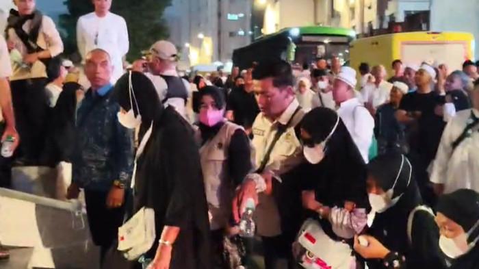HOTEL JEMAAH HAJI INDONESIA -Hotel yang ditinggali jemaah haji Indonesia di Makkah, Arab Saudi kebakaran pada Jumat (5/6/2026) petang waktu setempat. Ini detik evakuasi jemaah.