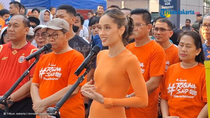PRAMONO DAN CINTA LAURA - Gubernur DKI Jakarta Pramono Anung dan aktris Cinta Laura hadir di Car Free Day (CFD) di Jalan Rasuna Said, Setiabudi, Jakarta Selatan, Minggu (7/6/2026).