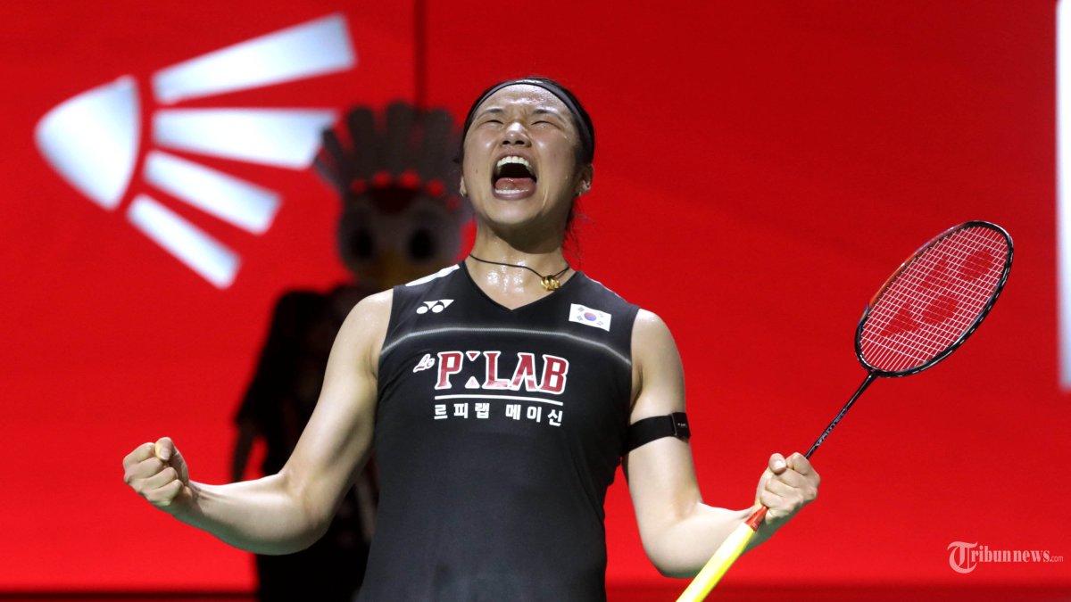 POLYTRON INDONESIA OPEN - Ekspresi kegembiraan pebulu tangkis tunggal putri Korea Selatan An Se Young usai mengalahkan pebulu tangkis tunggal putri Jepang Akane Yamaguchi pada babak final Polytron Indonesia Open 2026 di Istora Senayan, Jakarta, Minggu (7/6/2026). An se Young berhasil menjuarai Polytron Indonesia Open 2026 setelah mengalahkan Akane Yamaguchi  dengan skor 23-21 dan 21-12. TRIBUNNEWS/IRWAN RISMAWAN