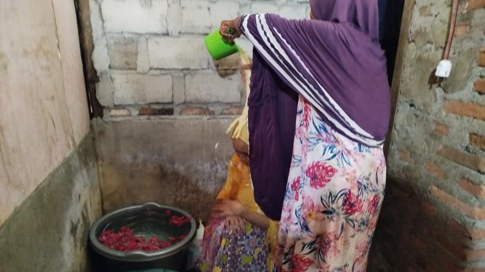 mandi kembang pengantin perempuan bajo