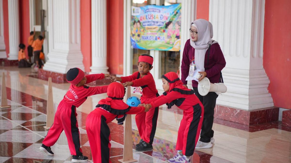 PENDIDIKAN DI KLATEN - Peserta Ajang Kreativitas Anak Usia Dini mengikuti lomba coding unplugged dan permainan kelompok di Grha Bung Karno, Klaten, Jumat (5/6/2026).