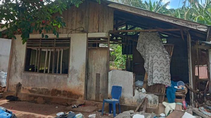 DAMPAK GEMPA - Gempa Magnitudo 7,7 menyebabkan puluhan rumah warga, rumah ibadah, gudang logistik, dan rumah dinas ASN di Kecamatan Marore mengalami kerusakan. Tiga kampung terdampak Kerusakan tercatat di Kampung Marore, Kampung Matutuang, dan Kampung Kawio, dengan puluhan rumah warga serta gereja dan masjid masuk dalam daftar bangunan terdampak.