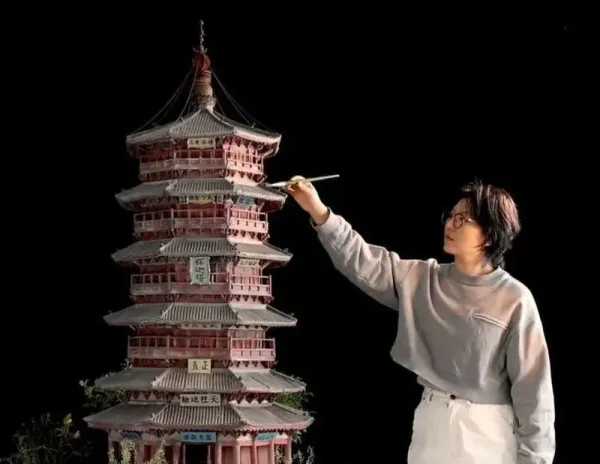 Wanita Ini Bikin Miniatur Lukisan Kuno dari 60 Kg Cokelat Wanita Ini Bikin Miniatur Lukisan Kuno dari 60 Kg Cokelat