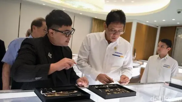 Menkeu Purbaya Buka Segel Tiffany and Co Menkeu Purbaya Buka Segel Tiffany and Co
