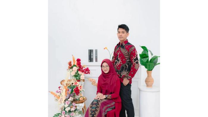 KECELAKAAN : Foto semasa hidup kedua korban pasangan suami istri yang meninggal dunia setelah ditabrak angkot Sandra Prima di Jalan Lintas Tanjung Morawa, Senin (8/6/2026). Keduanya meninggalkan 2 orang anak yang masih kecil kecil.