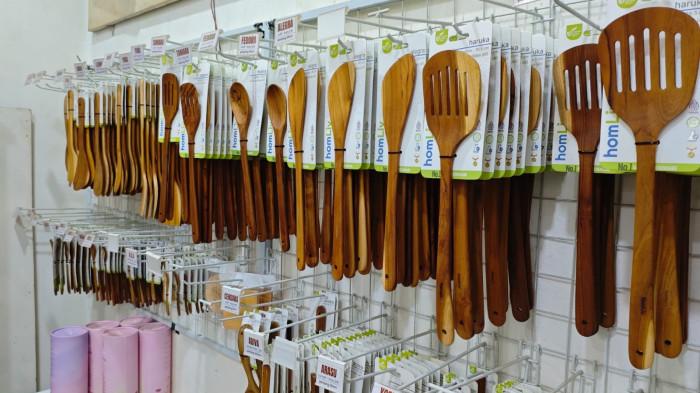 Aneka sutil kayu produksi Homliv.
