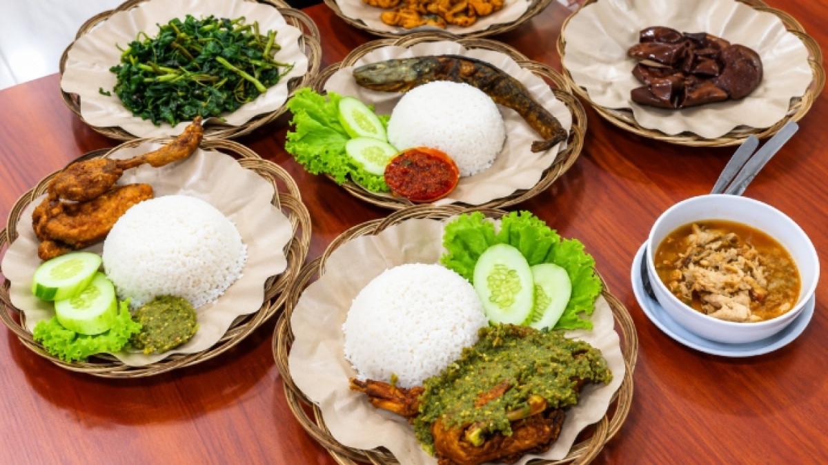 Ayam Goreng Cabe Ijo Mas Hendy, kuliner pedas di Jakarta untuk menu makan malam.