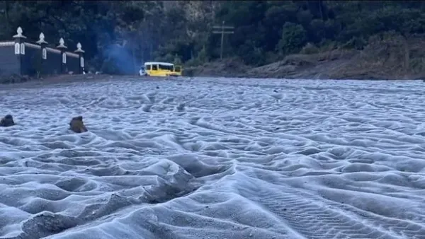 Gunung Bromo bersalju