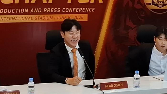 BAKAL MAIN AGRESIF - Pelatih baru Persija Jakarta, Shin Tae-yong, menjanjikan permainan yang lebih agresif dan menyerang bersama Macan Kemayoran pada musim mendatang. (TRIBUNJAKARTA.COM/GERALD LEONARDO AGUSTINO).