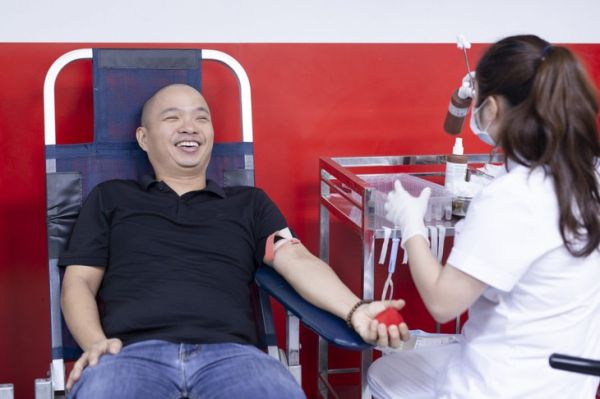 Từ ‘lén lút’ giấu chồng đi hiến máu thành người hiến máu tiêu biểu toàn quốc - Ảnh 4.
