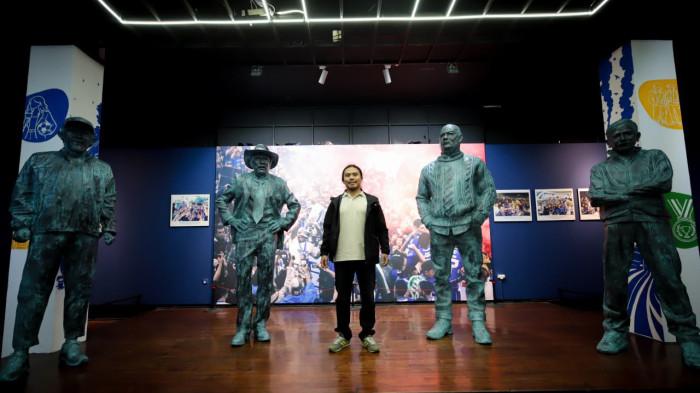 PATUNG PARA LEGENDA - Grey Art Gallery berkolaborasi dengan Persib Bandung menghadirkan pameran seni bertajuk Kultura Persibdi Jalan Braga No. 47, Kota Bandung.
