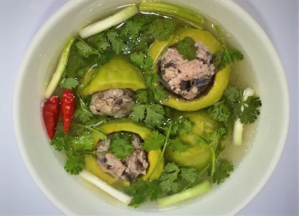 Canh bơ non nhồi thịt từ những trái bơ rụng sau mưa dông - Ảnh 5.
