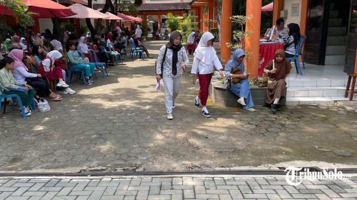 Sekolah favorit masih menjadi buruan para calon peserta didik pada hari kedua