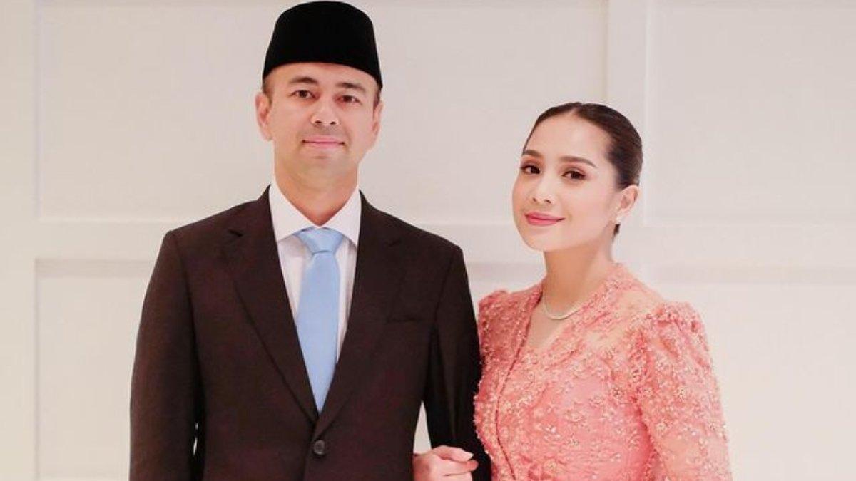 Gaya Nagita Slavina saat dampingi Raffi Ahmad dilantik Utusan Khusus Presiden.