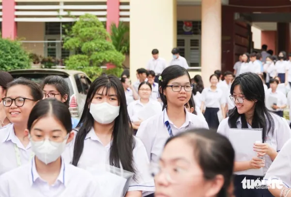Sĩ tử nghèo xã đảo An Giang được hỗ trợ vé tàu cao tốc miễn phí đi thi tốt nghiệp - Ảnh 1.