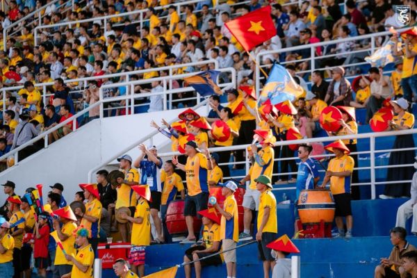 Chơi lớn trước trận bóng lịch sử, CLB Bắc Ninh tài trợ miễn phí xe và vé cho CĐV vào Hà Tĩnh - Ảnh 1.